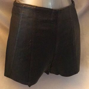 Firenze Santa Barbara leather short skort. Size 8